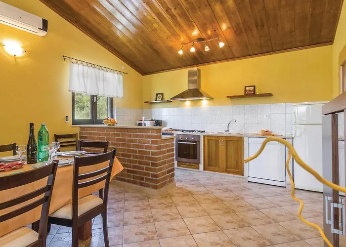 Stunning Home In Meloni With Sauna